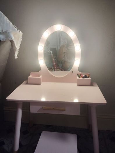 makeup table