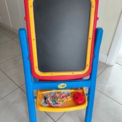 Crayola Easel Qwikflip Chalkboard and Magnetic Whiteboard