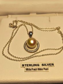 Sterling Silver Freshwater Cultured Pearl Pendant and Chain