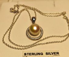 Sterling Silver Freshwater Cultured Pearl Pendant and Chain