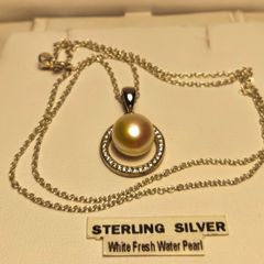 Sterling Silver Freshwater Cultured Pearl Pendant and Chain