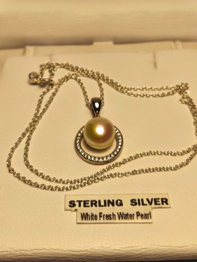 Sterling Silver Freshwater Cultured Pearl Pendant and Chain