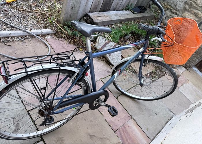 Lynx 700C City Commuter Bike 6 Speed. Basket, Carrier & Mudguards