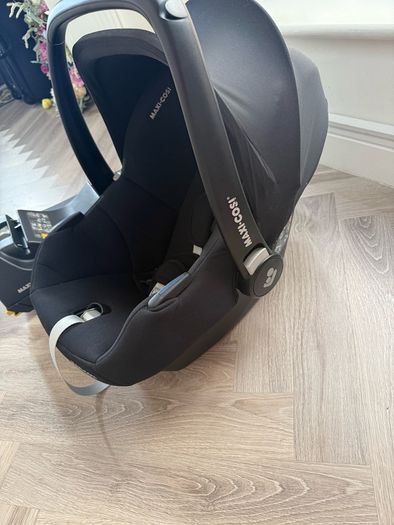 Maxi-Cosi Cabriofix carseat & base