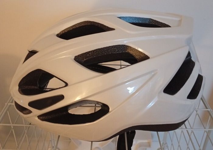 Bicycle helmet ((Brand New)) Never Used
