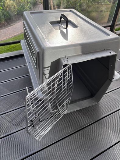 International Pet Carrier. Grey.