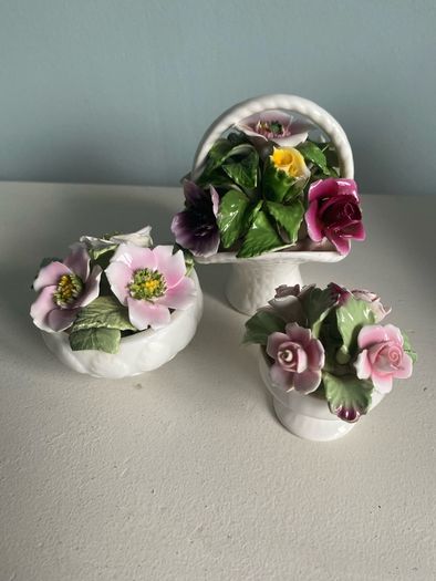 Trip of porcelain posies