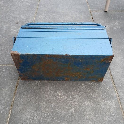 Vintage toolbox. Heavy pressed steel box. Cantilevered.