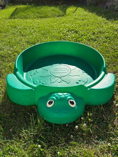 Little tikes sandpit