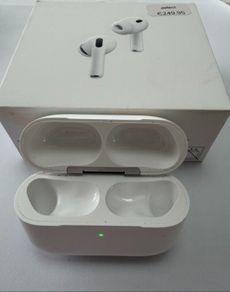 Apple AirPods Pro3  Case + 4 Pairs New Ear Tips