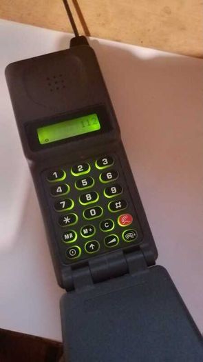 Motorola Vintage Micro Tac Original Flip Phone & Motorola Overnight Dual Charging Dock