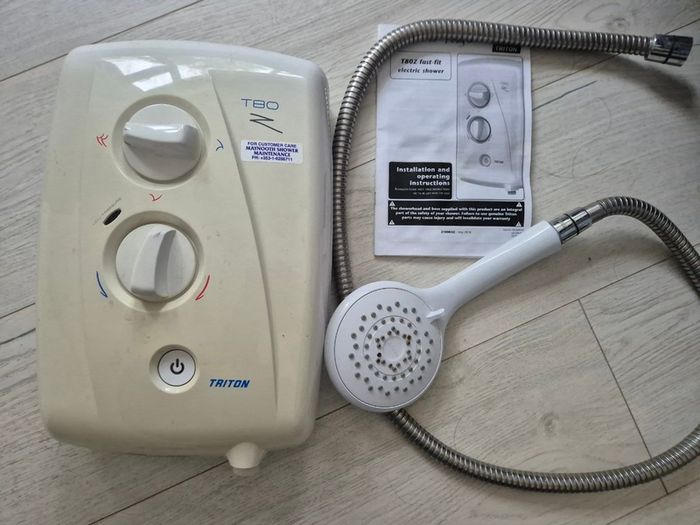 Triton T80Z fast-fit electric shower with hose and head