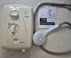 Triton T80Z fast-fit electric shower with hose and head