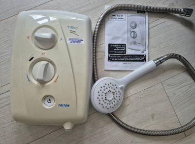 Triton T80Z fast-fit electric shower with hose and head