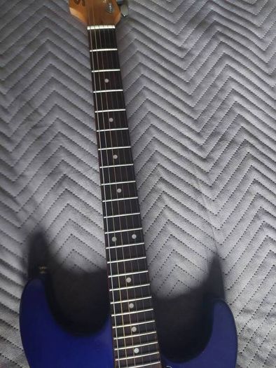 Squier by Fender Showmaster