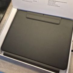 ESR Rebound Magnetic Keyboard Case 360 for iPad Pro 13 (M4, 2024) - Open Box