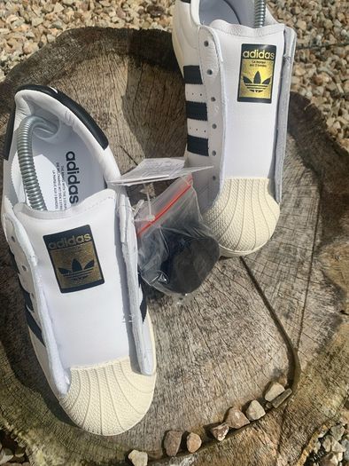 Get New Laceless VNTG Adidas Superstars