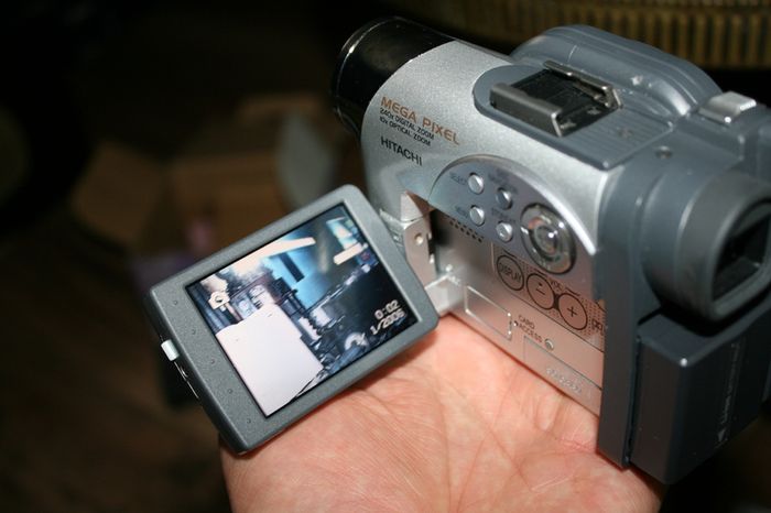 Hitachi DZ-MV3000E PAL DVD and DS  Video Camcorder 10x Optical Zoom 240x Digital Tested & Working.