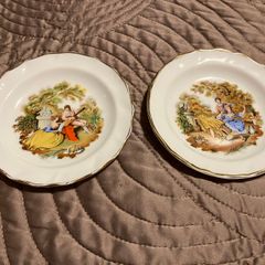 Pair of vintage gilt edge jewellery dishes