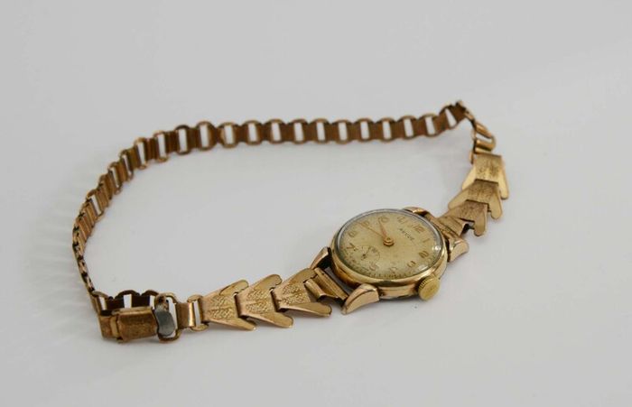 Vintage Swiss Revue Ladies Gold Watch