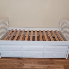 Trundle bed