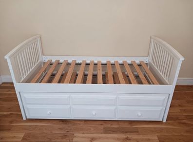 Trundle bed