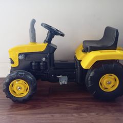 Kids Pedal Tractor Ride-On (Yellow/Black)