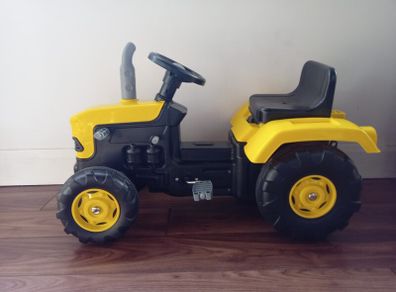 Kids Pedal Tractor Ride-On (Yellow/Black)