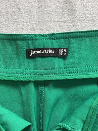 Stradivarius casual green shorts