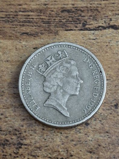 Great Britain UK 1996 One Pound Elizabeth II Coin, Celtic Cross - free standard postage