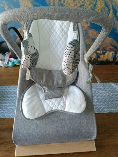 Nested Gravity Baby Bouncer Grey/Wood