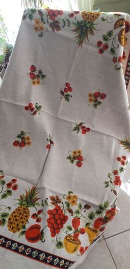Stunning New Unused Modern Era Fine Linen Hand Printed Tablecloth 52 x 52 inches