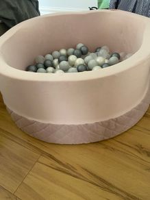 Soft ball pit