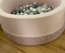 Soft ball pit