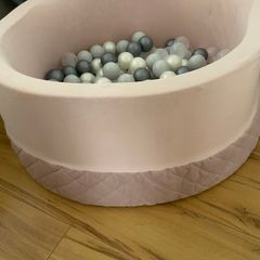 Soft ball pit