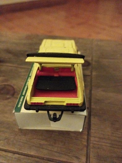 Vintage Corgi FORD CAPRI 3.0S Diecast Car Made in Great Britain Postage Available or Collection
