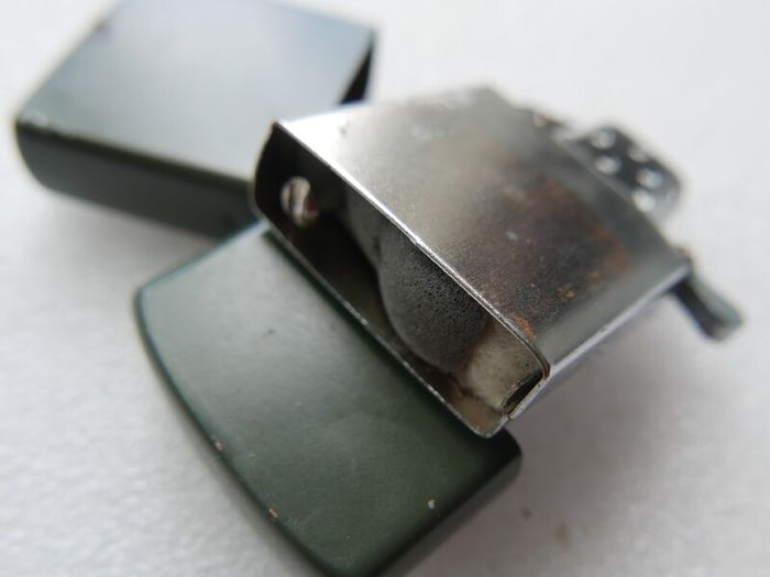 Vintage 1970s U.S. Marine Corps Combat Troops lighter ( works)