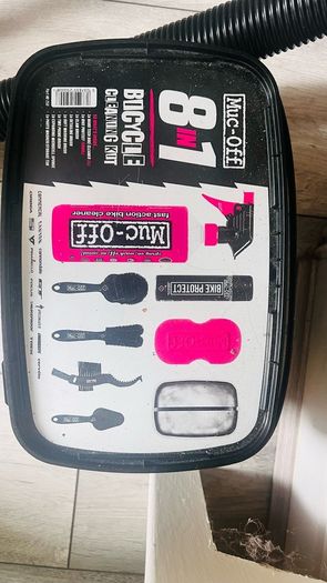 Muc Off 8 in 1 Bicycle Cleaning Kit