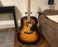 Yamaha F310 Acoustic, Sunburst with Accessory Pack
