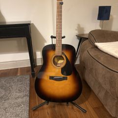 Yamaha F310 Acoustic, Sunburst with Accessory Pack