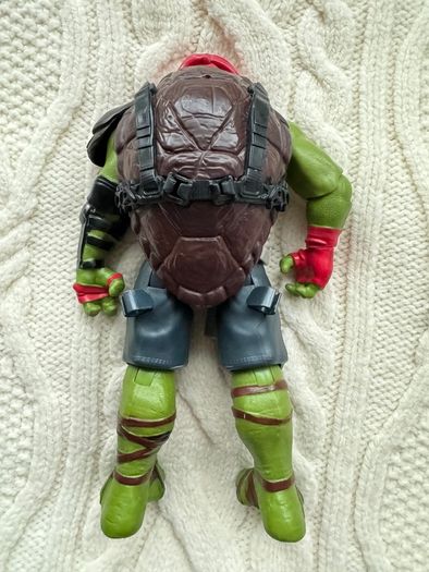 Playmate Teenage Mutant Ninja Turtles Out of the Shadows 11" Raphael Figure 2015 Right hand is too loose Used Please look at the pictures