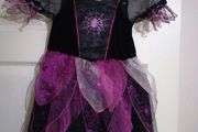 Halloween witch costume.4-5