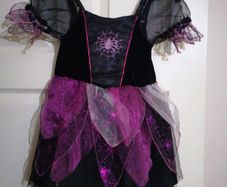 Halloween witch costume.4-5
