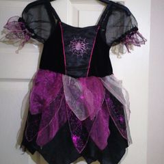 Halloween witch costume.4-5