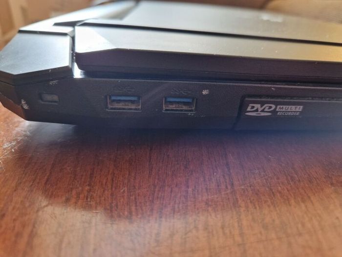 Asus Laptop - 8gb Ram / I7 / 1tb Ssd