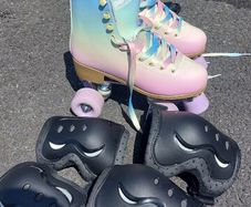Women Roller Skates, size 37 with knee and elbow pads