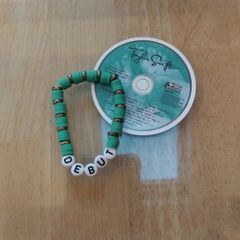 'Debut' Taylor Swift Friendship Bracelet