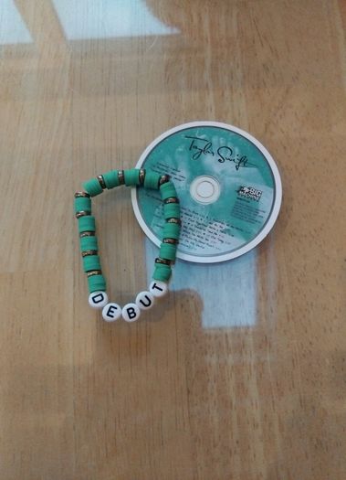'Debut' Taylor Swift Friendship Bracelet