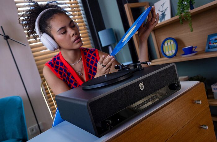Philips Century Bluetooth Turntable Record Player