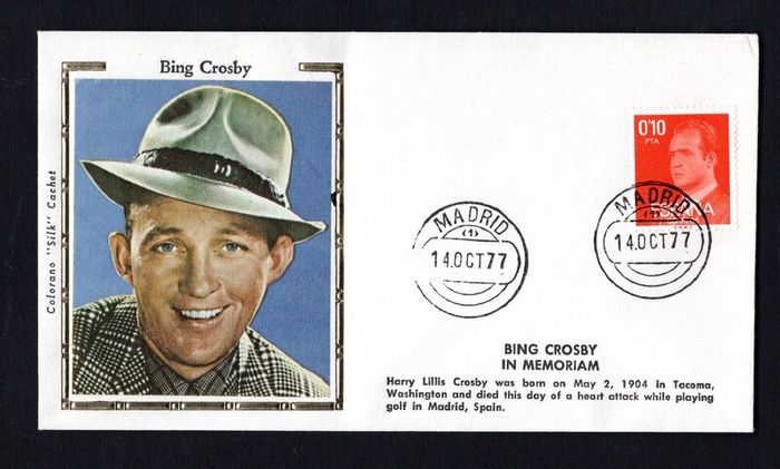 1977 Spain Silk style cover celebrating the life of Bing Crosby (Harry Lillis Crosby) who was born on 2nd May 1904 and dues in Madrid Spain while playing golf tying definitive stamp